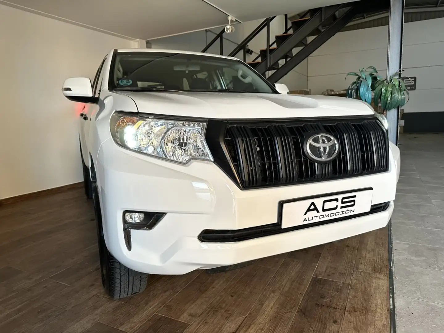 Toyota Land Cruiser D-4D GX 7 plazas Blanco - 2