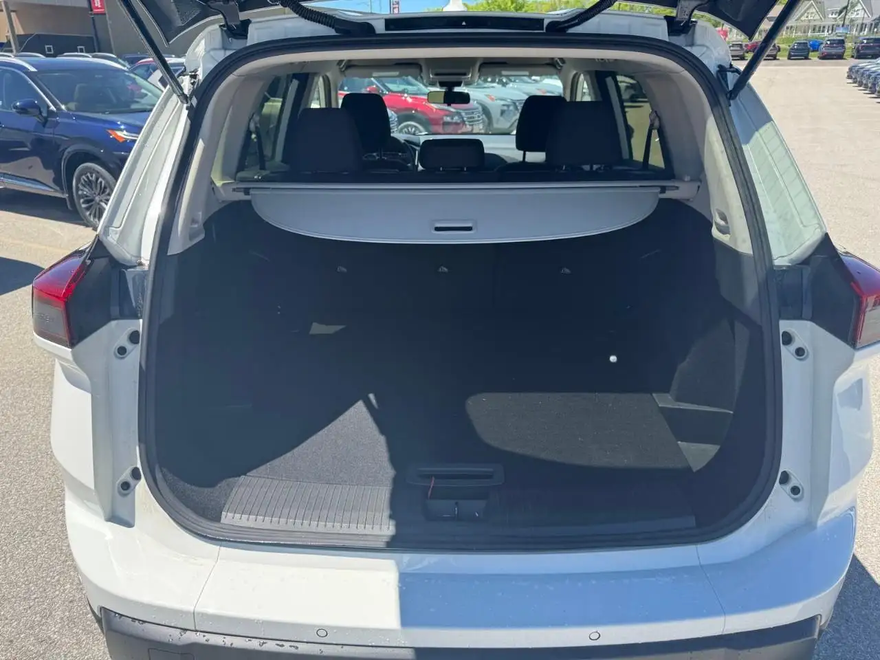 Nissan Rogue снимка Nissan Rogue