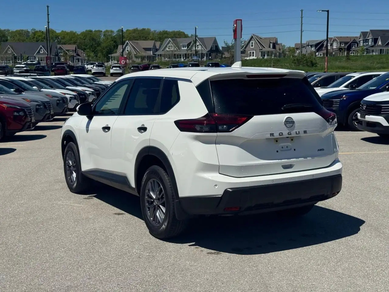 Nissan Rogue снимка Nissan Rogue