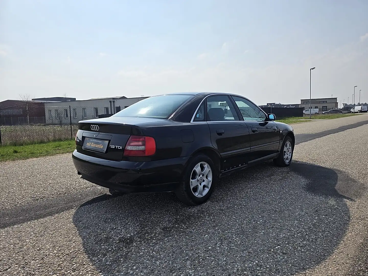 Audi A4 1,9 TDI Edition Schwarz - 2