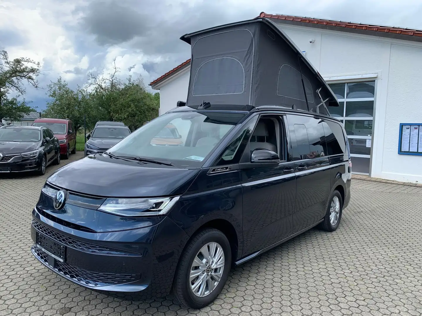 Volkswagen T7 California Beach Camper Markise AHK IQ.Light  Kamera Luft-Sta Blau - 1