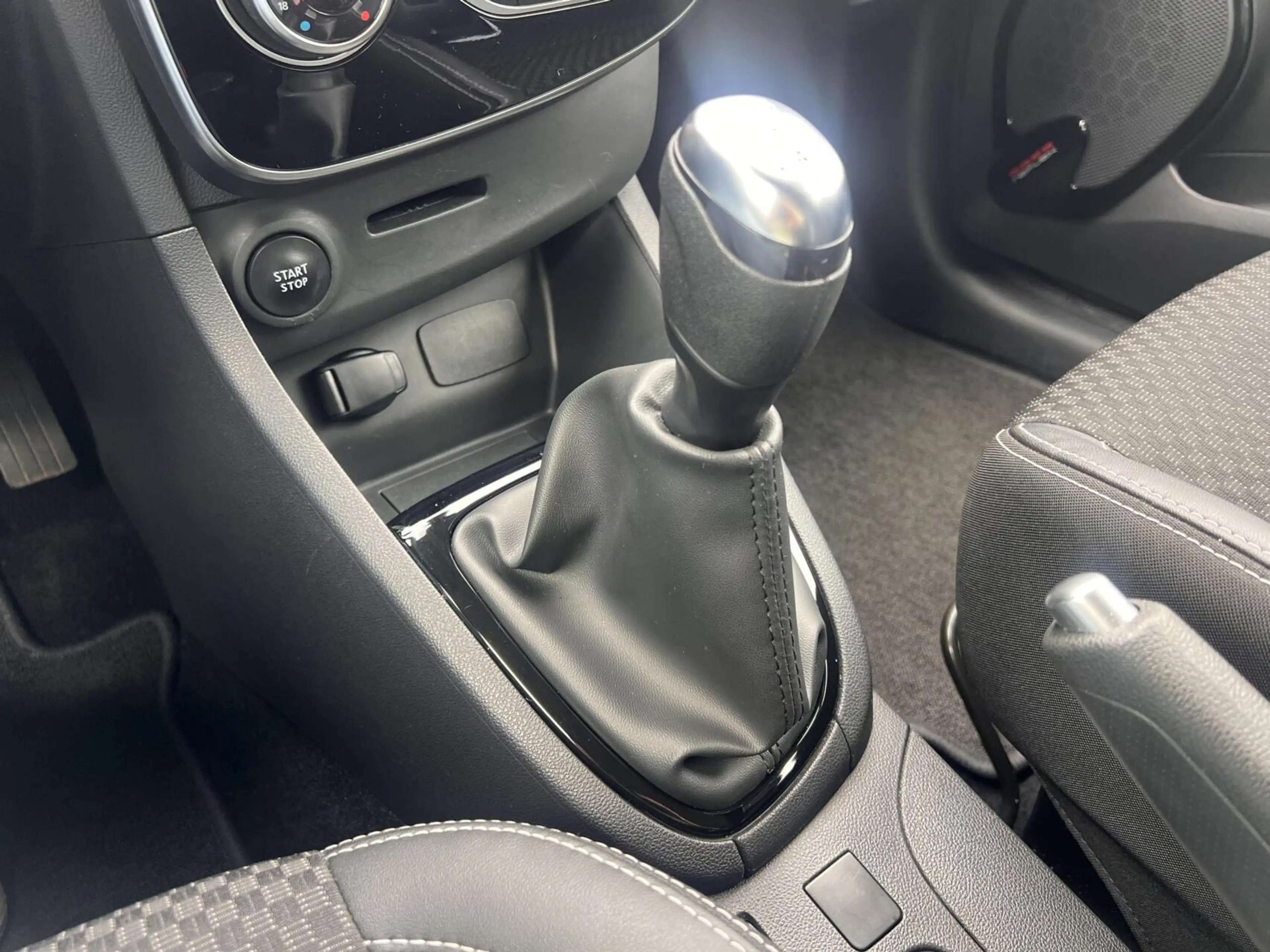Renault Clio 0.9 TCe Intens 5 Deurs Airco Clima Cruise Dealer — photo 35