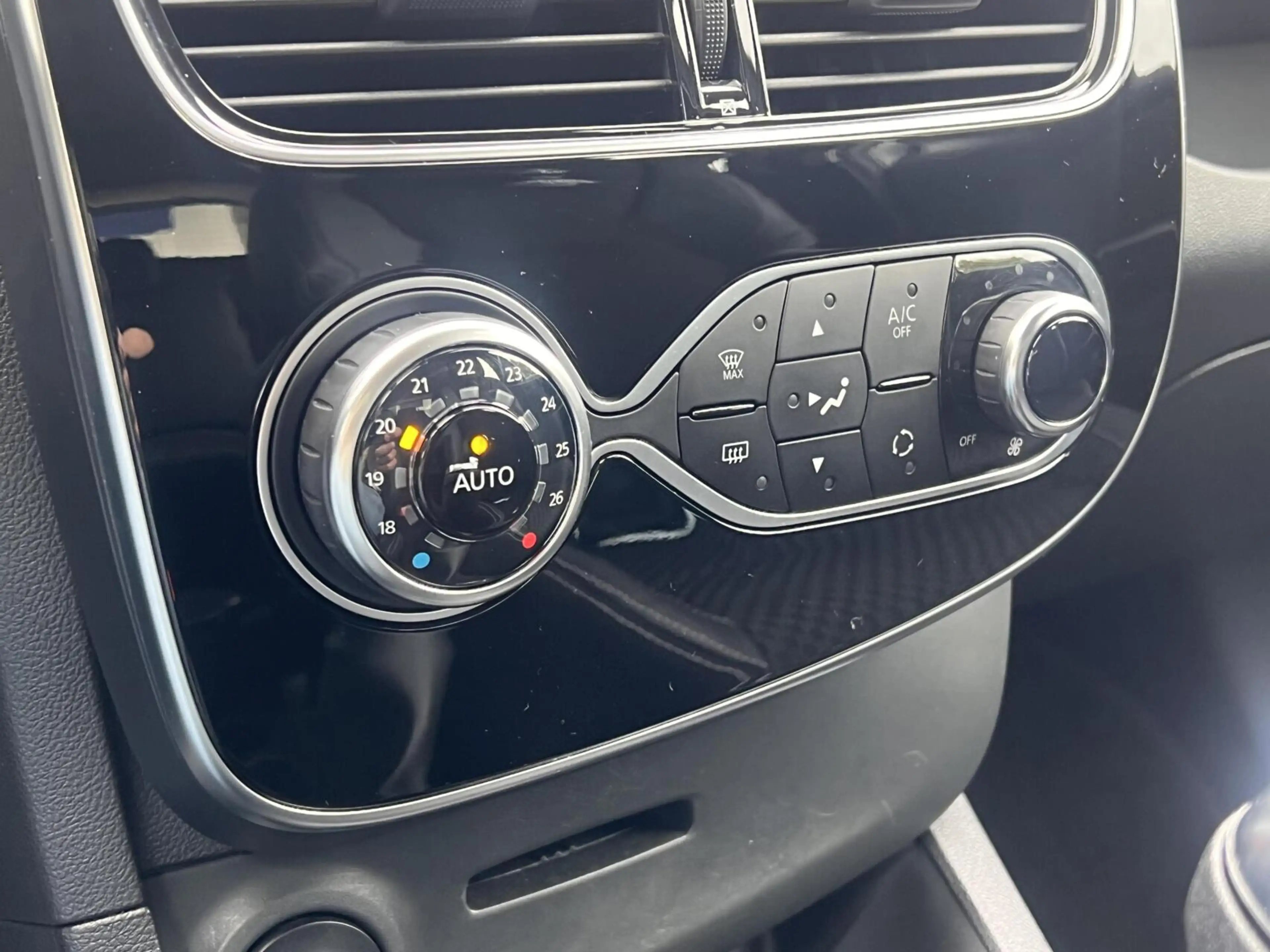 Renault Clio 0.9 TCe Intens 5 Deurs Airco Clima Cruise Dealer — photo 34