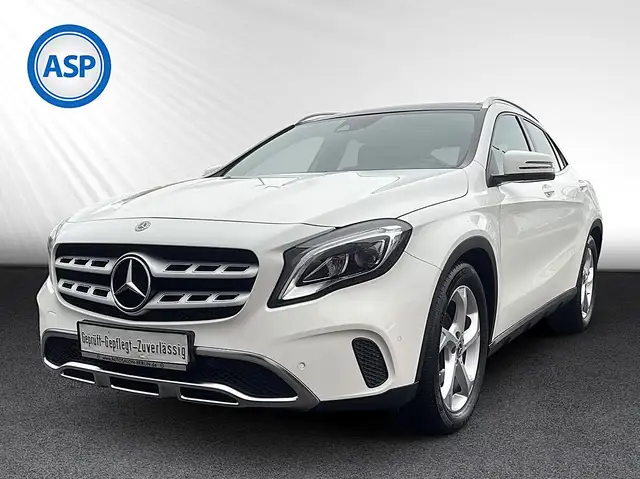 Mercedes-Benz GLA 180 7G-DCT Urban LED NAVI PANO SHZ PDC