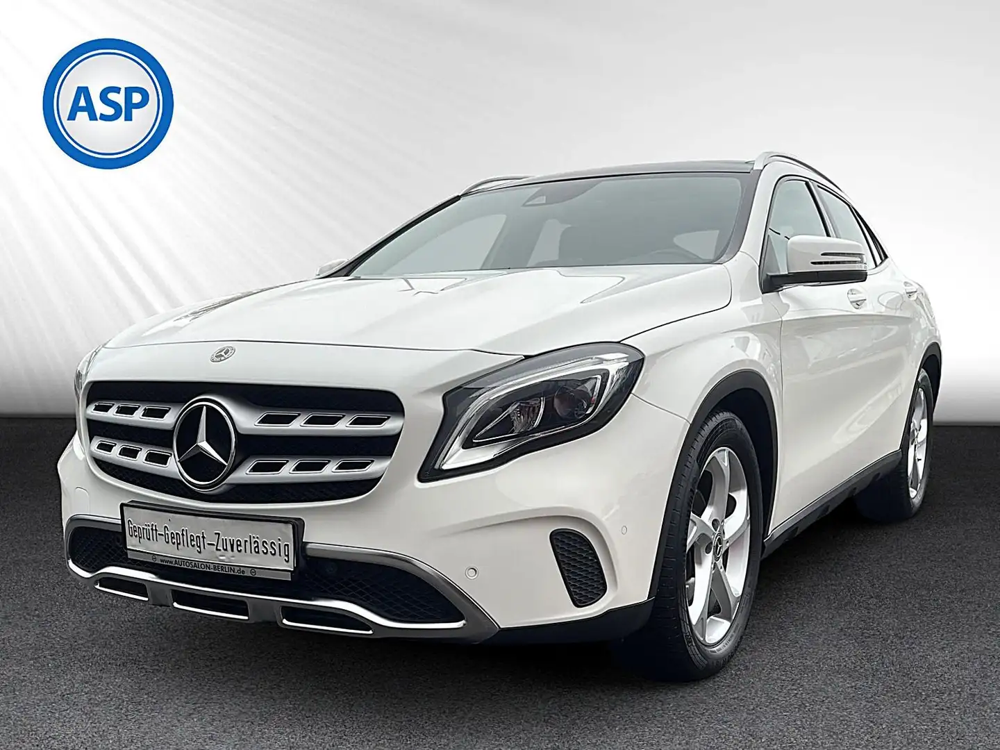 Mercedes-Benz GLA 180 7G-DCT Urban LED NAVI PANO SHZ PDC Weiß - 1