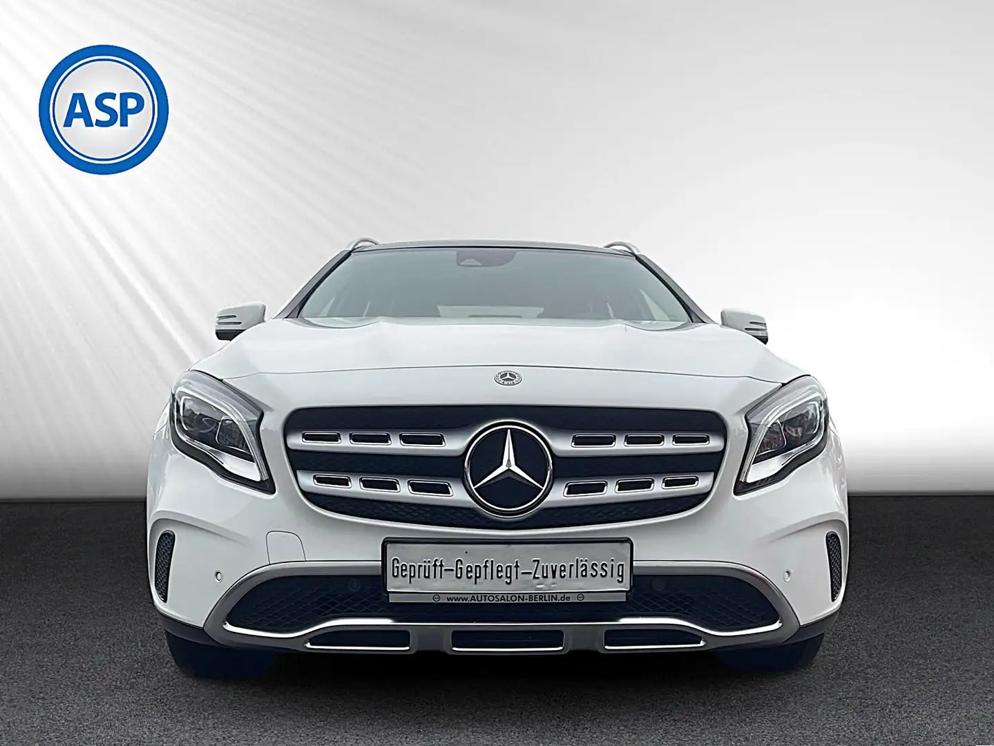 Mercedes-Benz GLA 180 7G-DCT Urban LED NAVI PANO SHZ PDC Weiß - 2