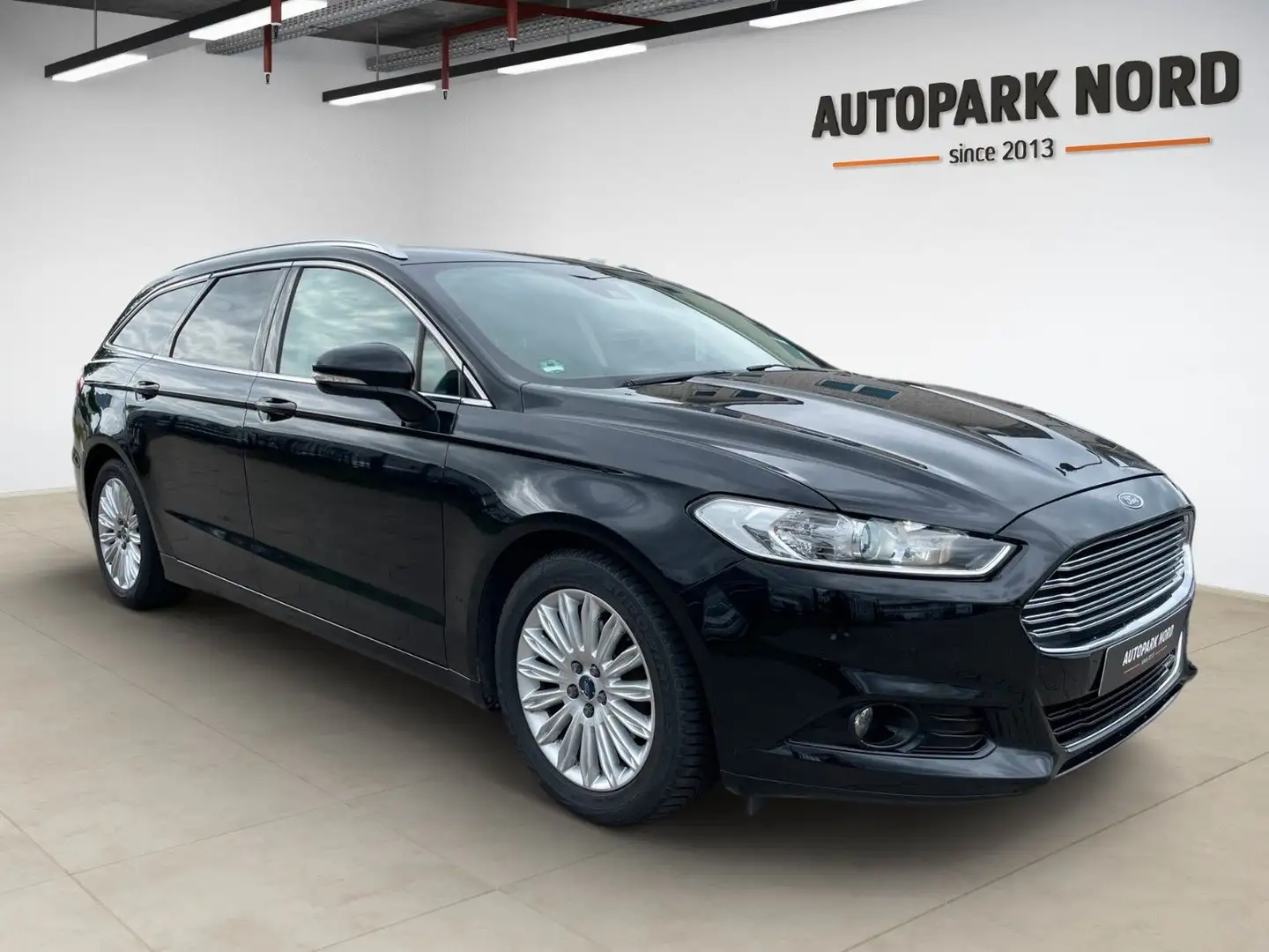 Ford Mondeo 2.0 TDCi Aut. Turnier Titanium/AHK/XENON Schwarz - 2