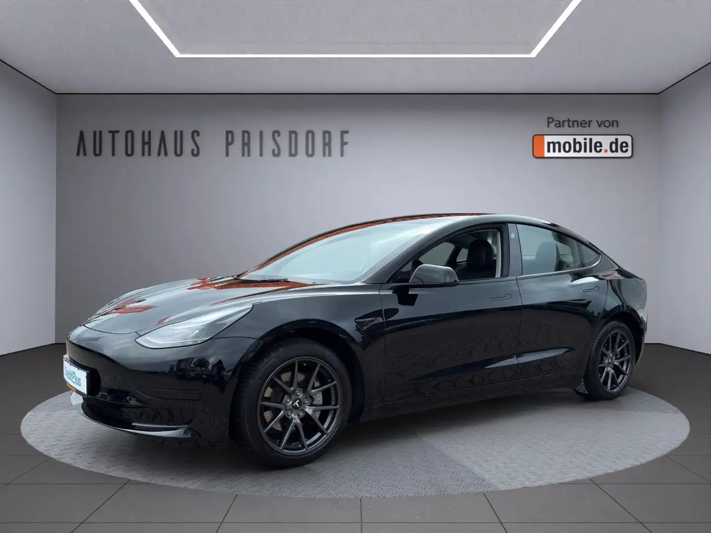 Tesla Model 3 Standard Range Plus RWD /AMD Ryzen Schwarz - 1