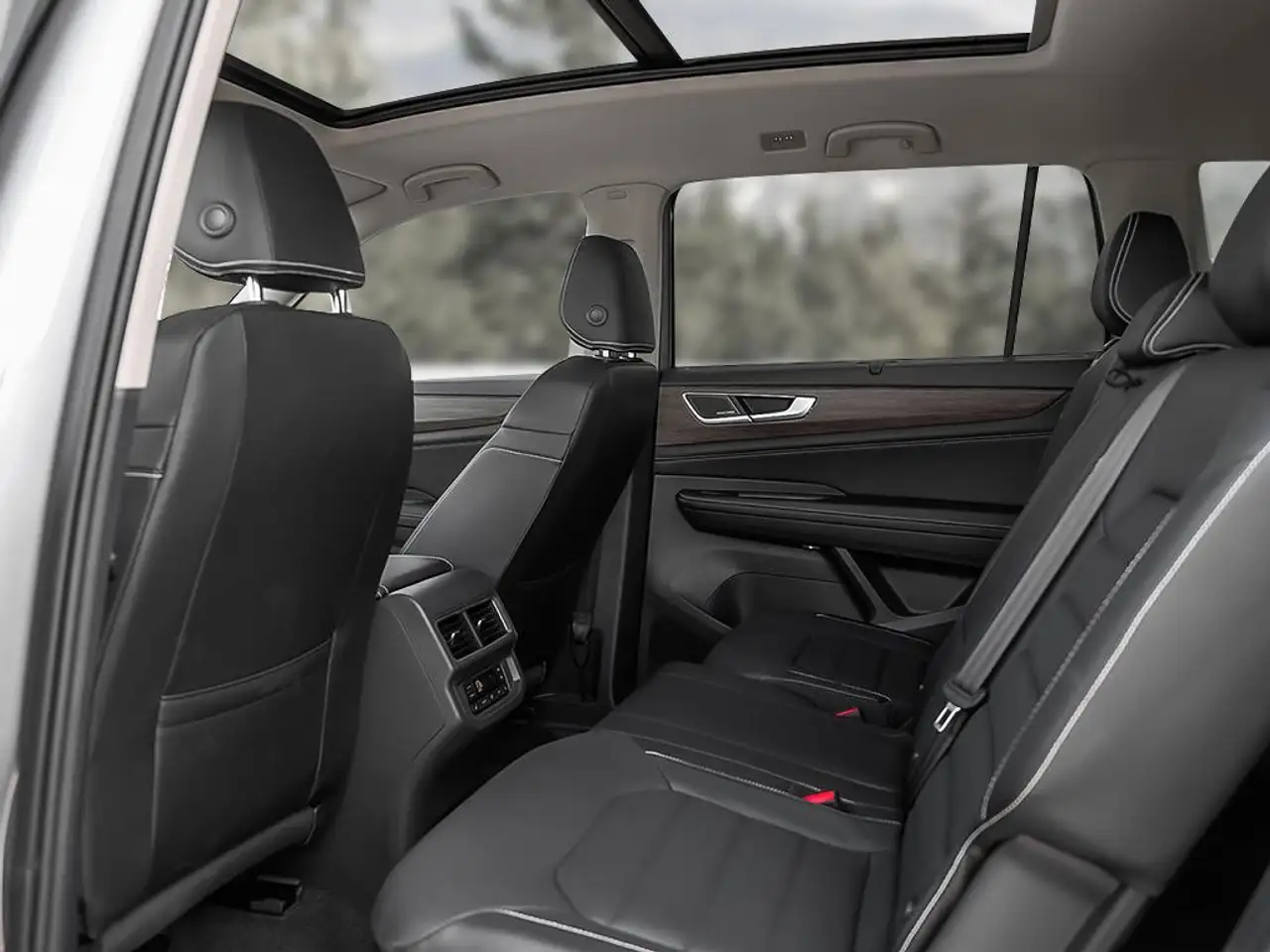 Volkswagen Atlas снимка Volkswagen Atlas