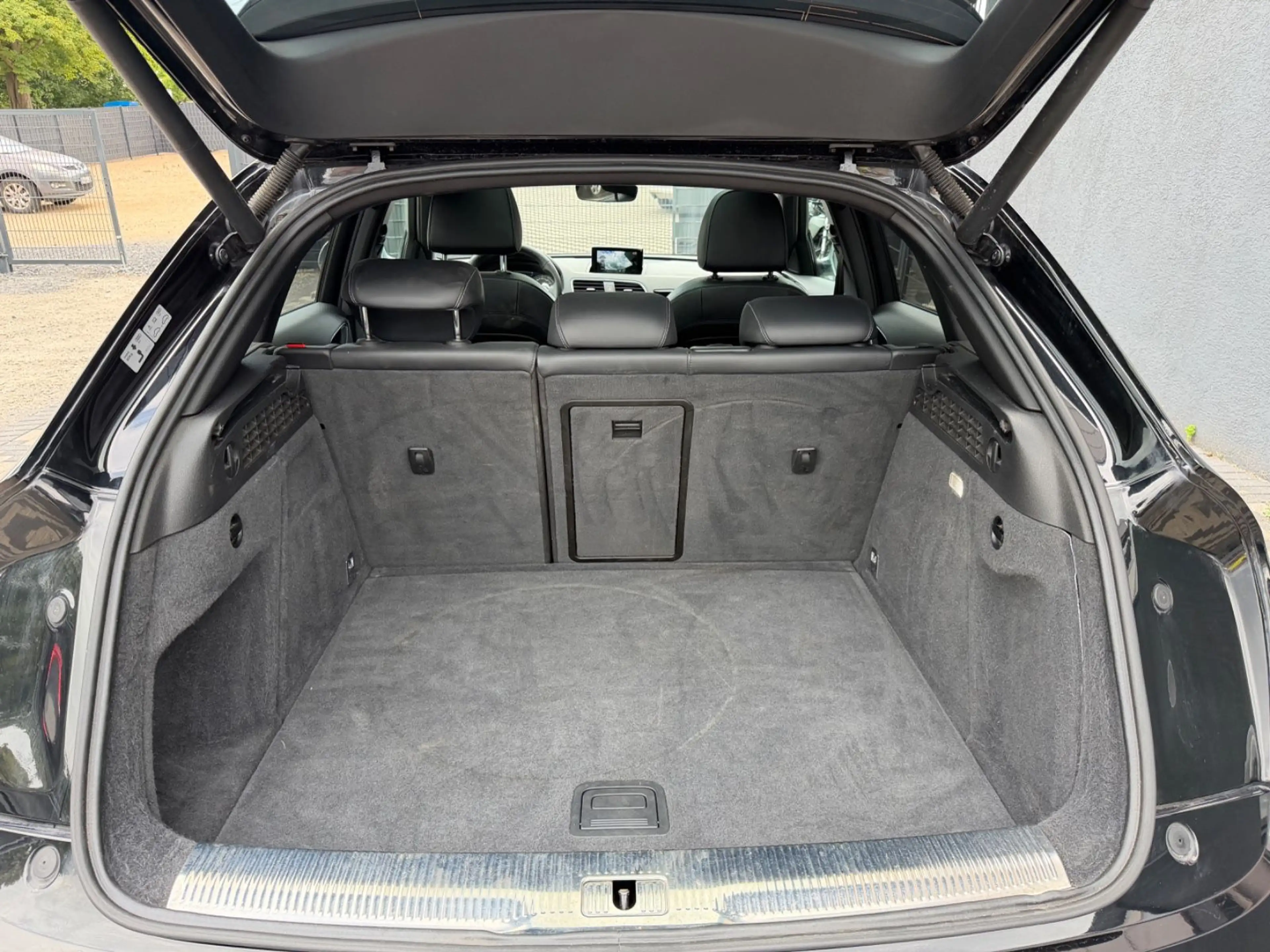 Audi RS Q3 2.5 TFSI quattro Navi Leder Pano Bose — photo 12