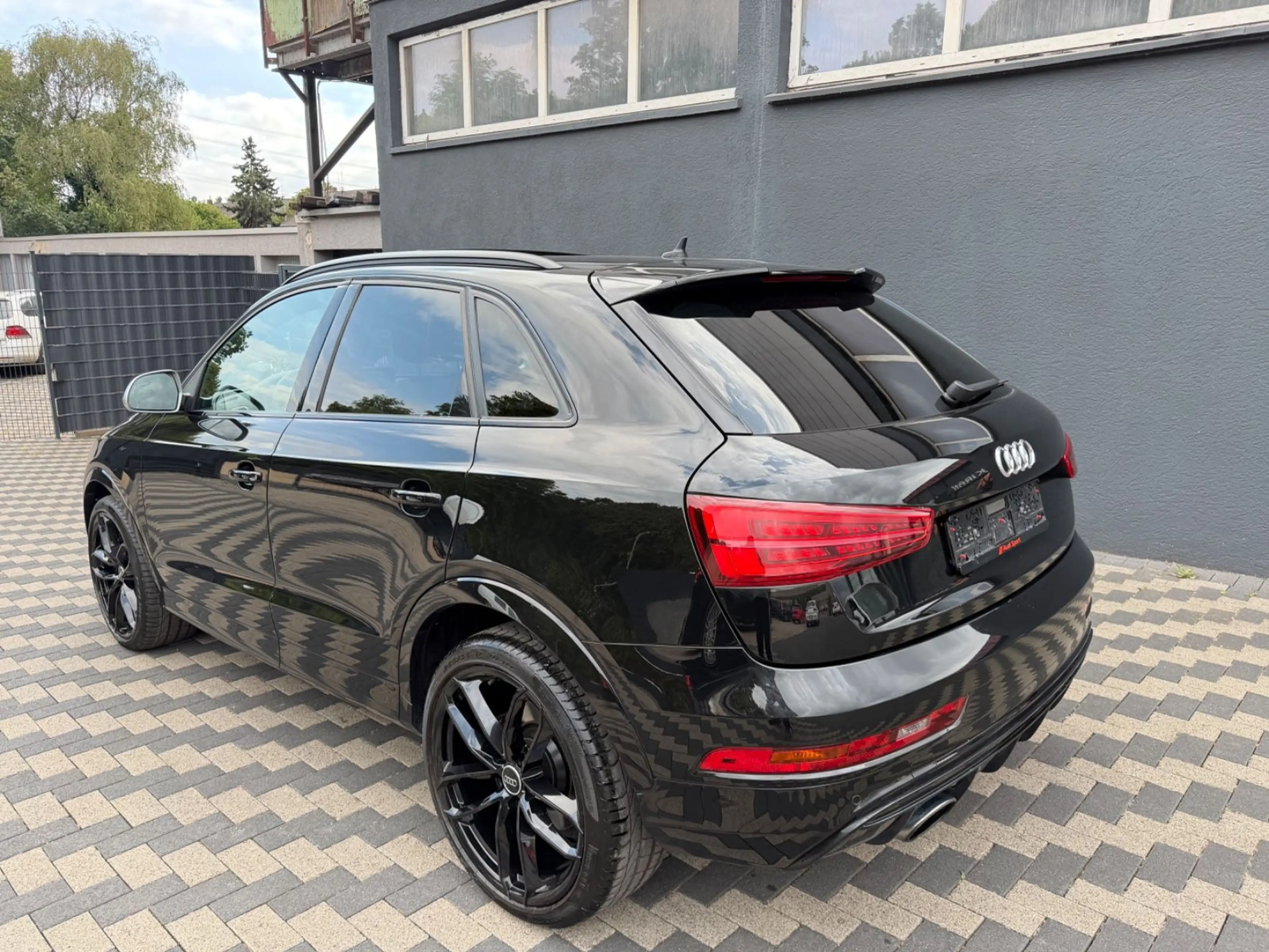 Audi RS Q3 2.5 TFSI quattro Navi Leder Pano Bose — photo 6