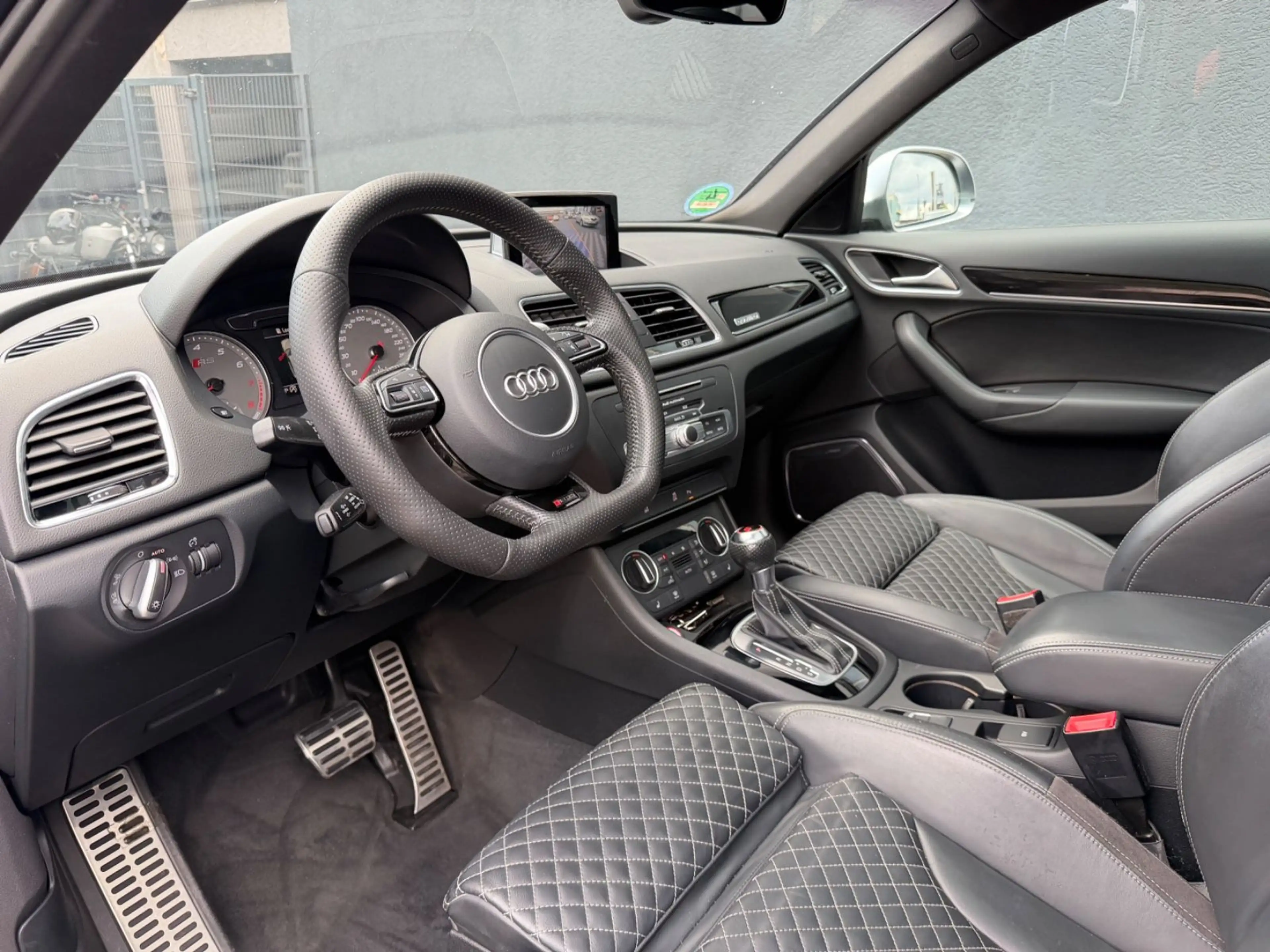 Audi RS Q3 2.5 TFSI quattro Navi Leder Pano Bose — photo 8