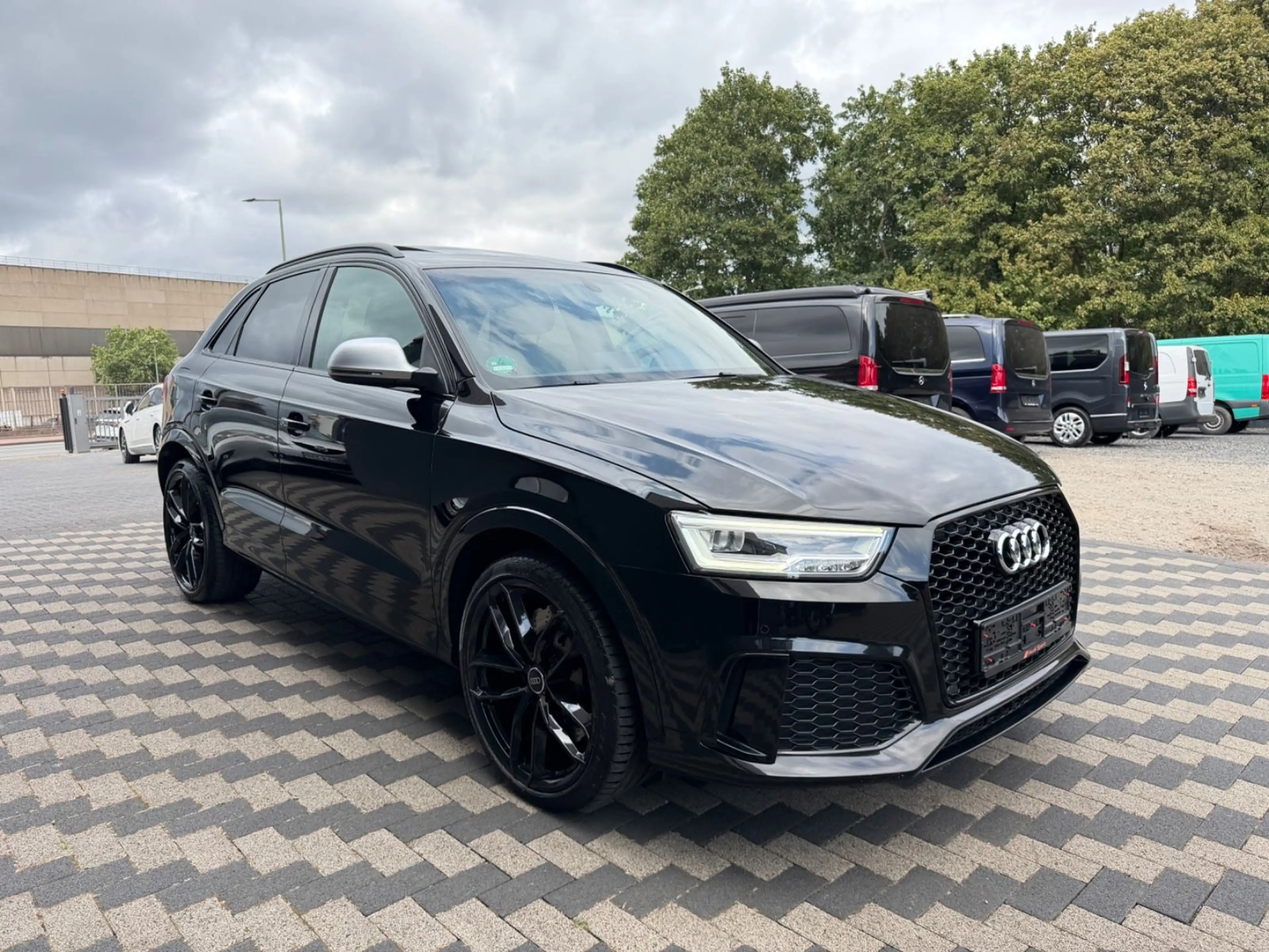 Audi RS Q3 2.5 TFSI quattro Navi Leder Pano Bose — photo 3
