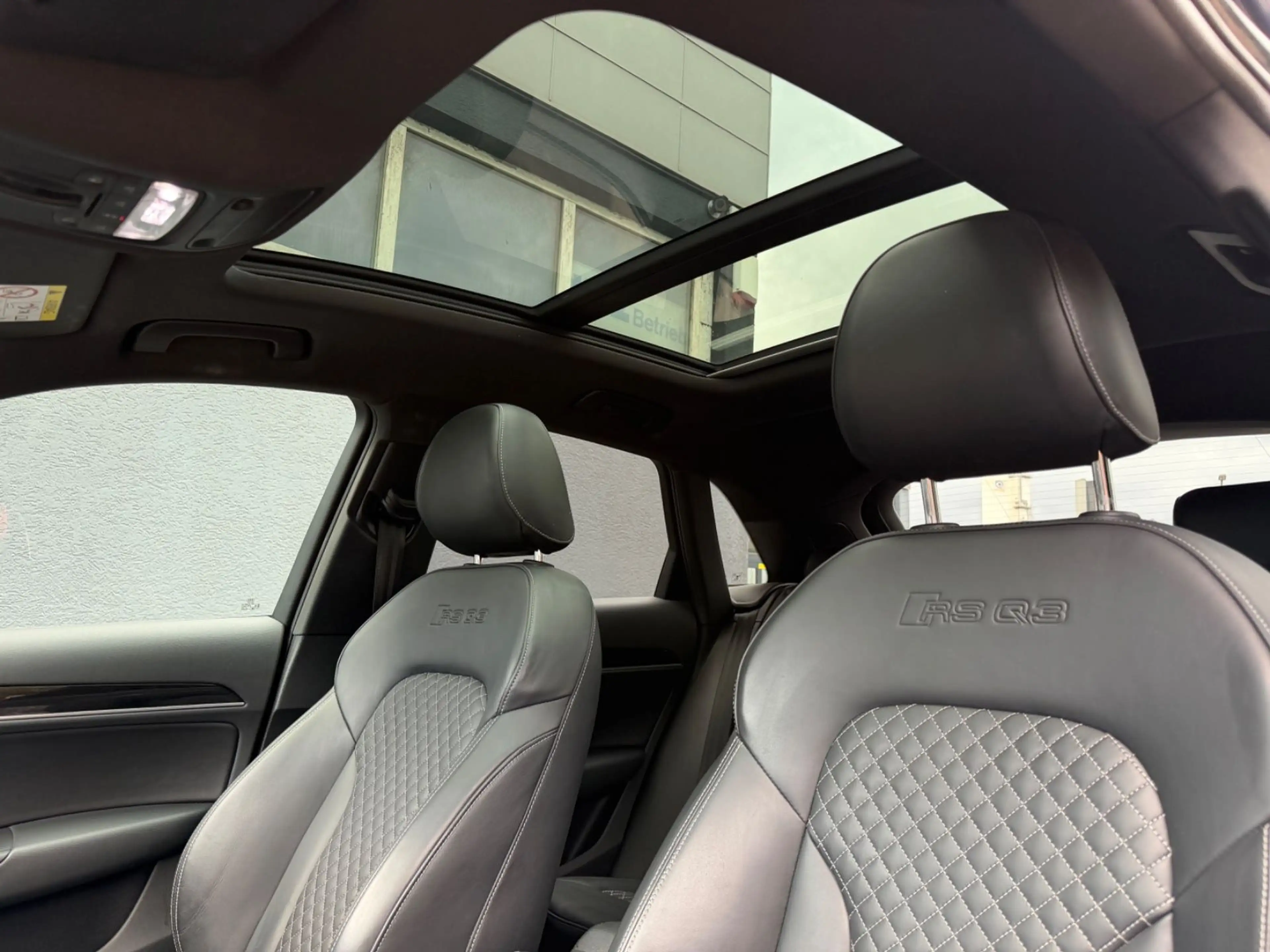 Audi RS Q3 2.5 TFSI quattro Navi Leder Pano Bose — photo 10