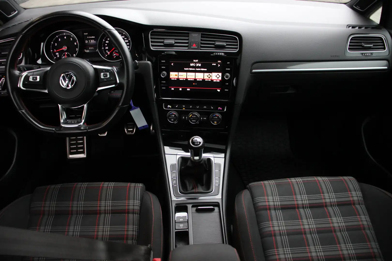 Volkswagen Golf GTI 2.0 TSI | Pano. | Dynaudio Blau - 2