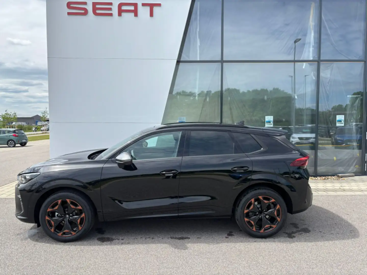 CUPRA Terramar Terramar 1.5 eTSI DSG 150PS AHK Navi Panorama ACC Schwarz - 1