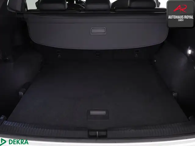 Volkswagen Tiguan Allspace view 13