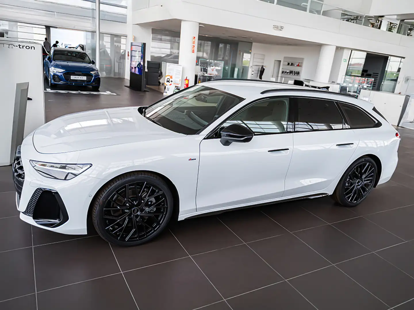 Audi A6 Avant 2.0TDI Black line quattro S tronic Bianco - 2
