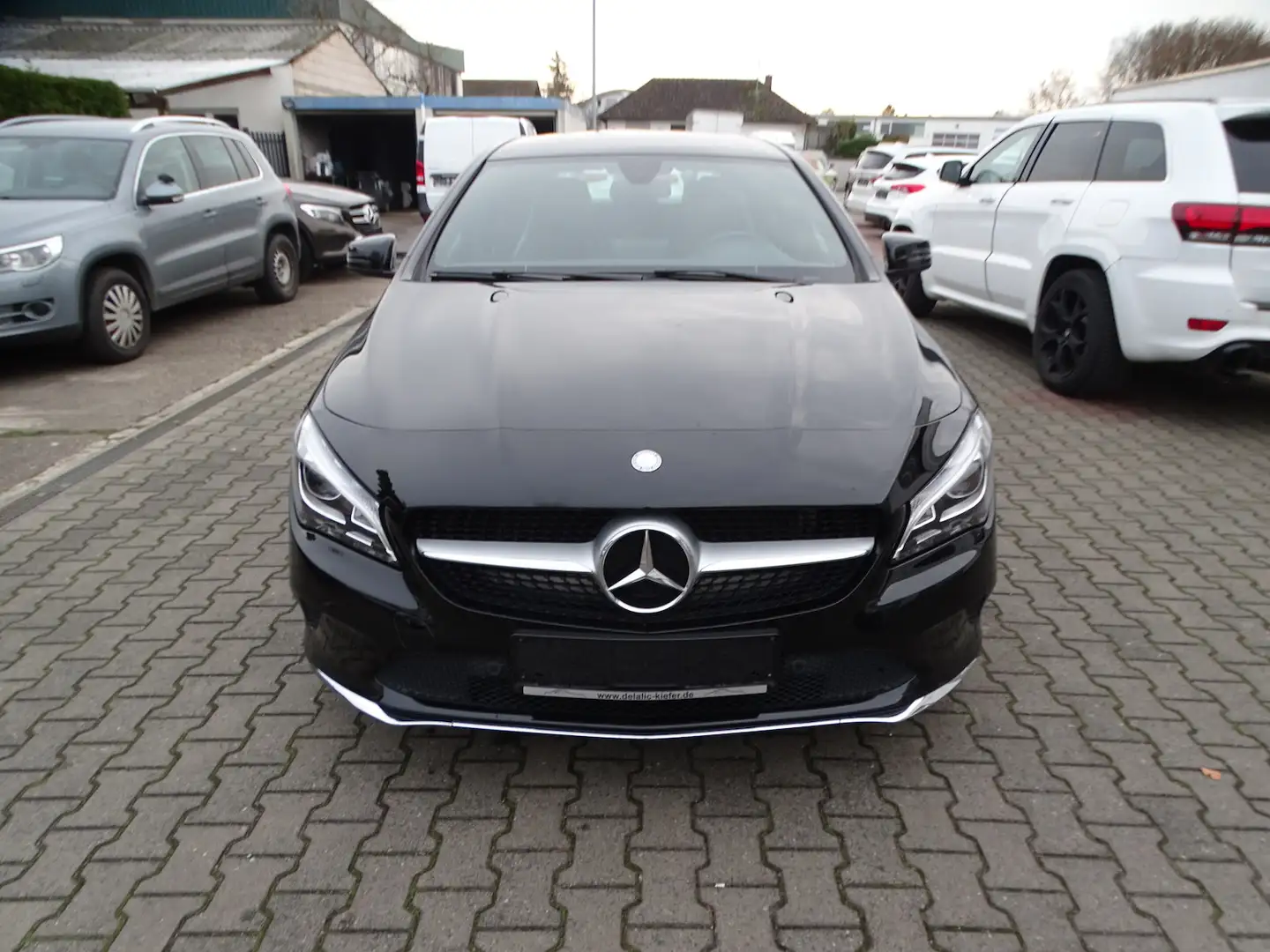 Mercedes-Benz CLA 180 Urban-/Progressive-Paket Sondermodell Score Nero - 2