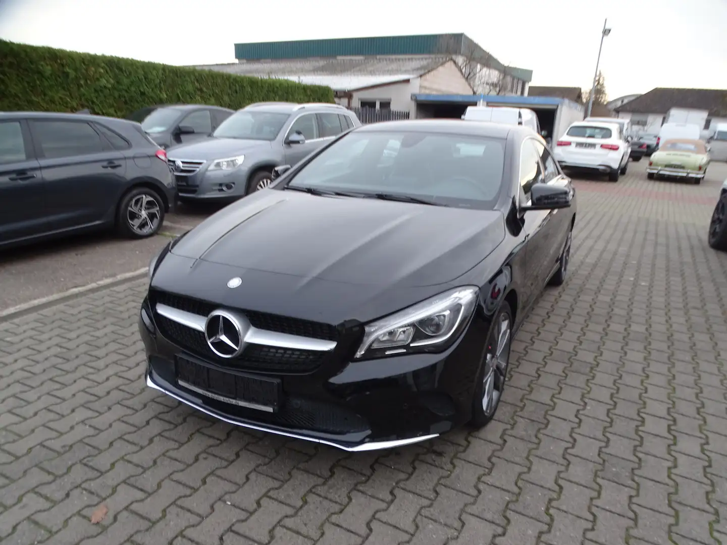 Mercedes-Benz CLA 180 Urban-/Progressive-Paket Sondermodell Score Nero - 1