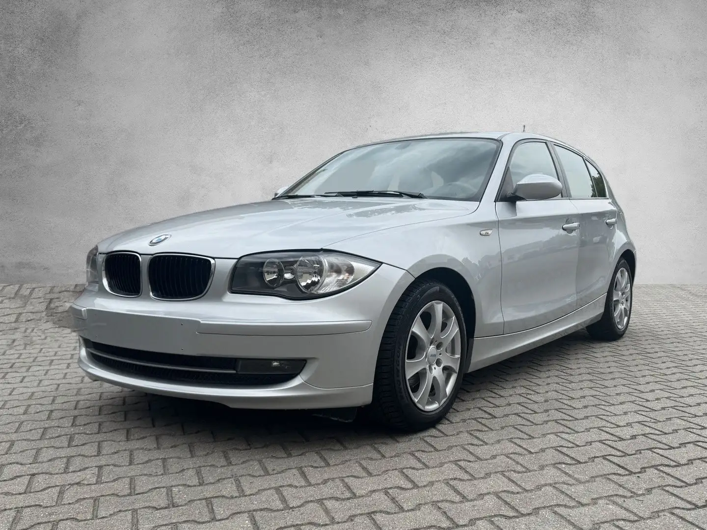 BMW 116 i Lim.  2.Hand Scheckheftgepflegt Silber - 1