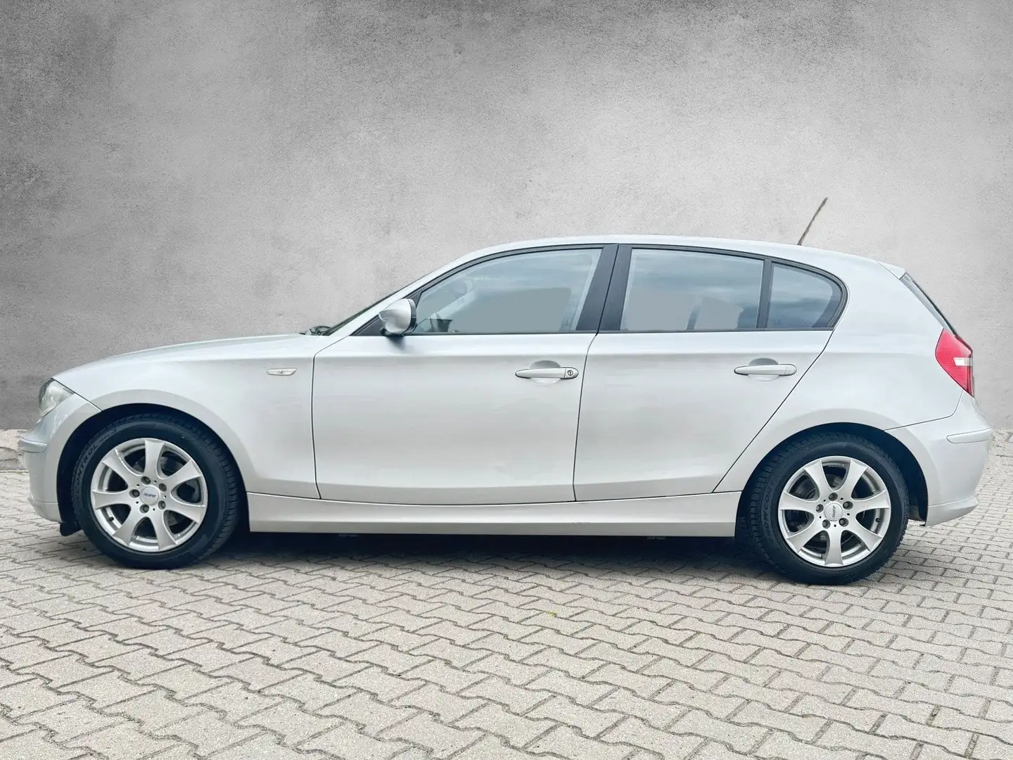 BMW 116 i Lim.  2.Hand Scheckheftgepflegt Silber - 2