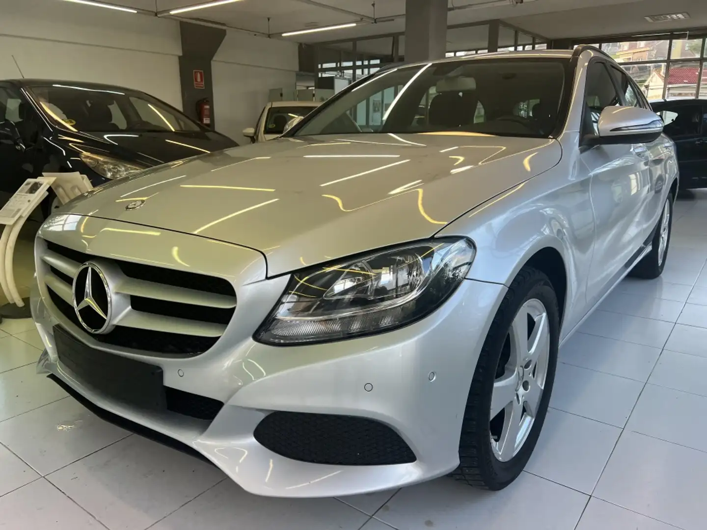 Mercedes-Benz C 220 Estate 220d Argent - 2
