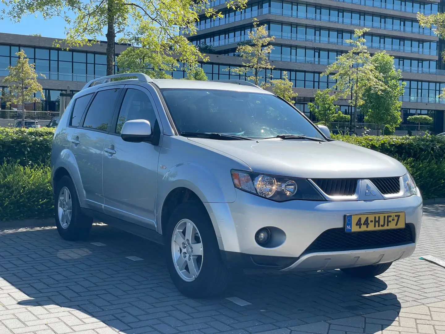 Mitsubishi Outlander 2.4 Intro Edition 2WD Zomeeneemprijs EXPORT Grau - 2