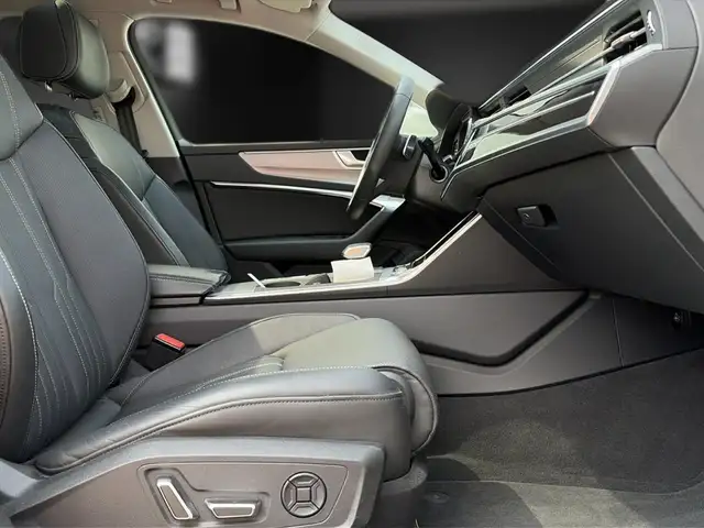 Audi A6 view 12