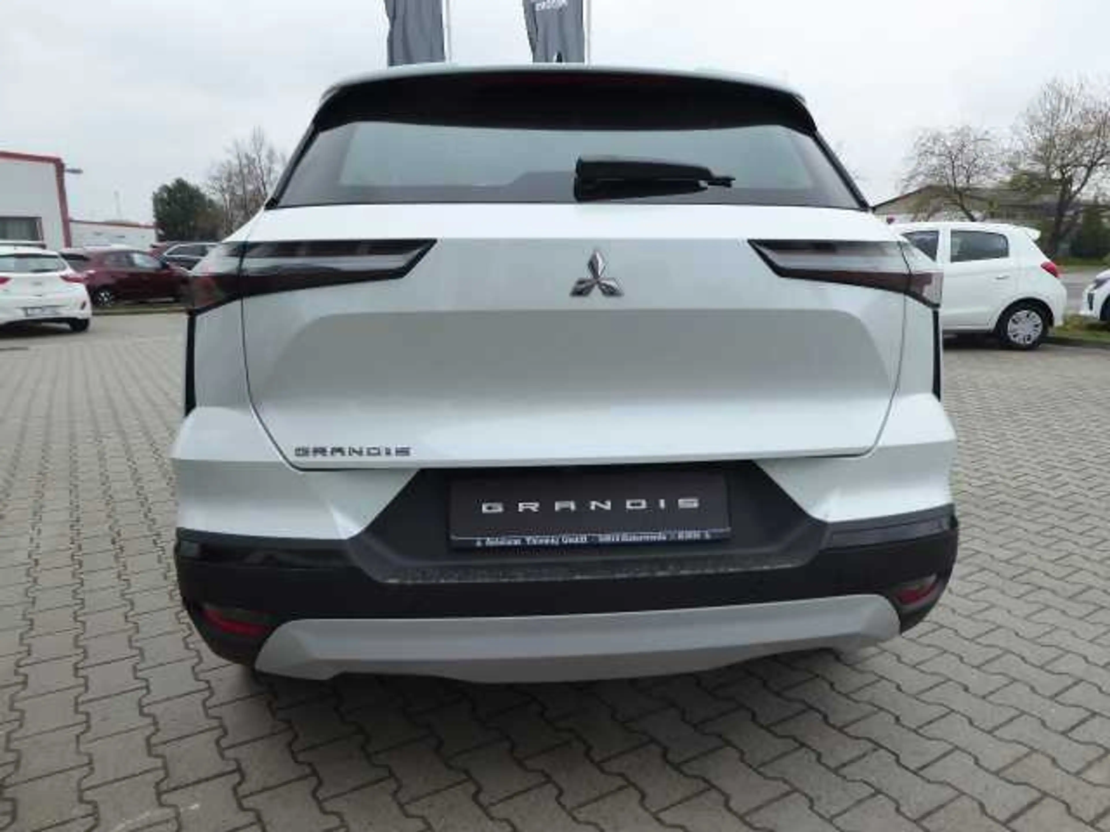 Mitsubishi Grandis Diamant PLUS 1.3 T-Benziner 7-DCT — photo 3
