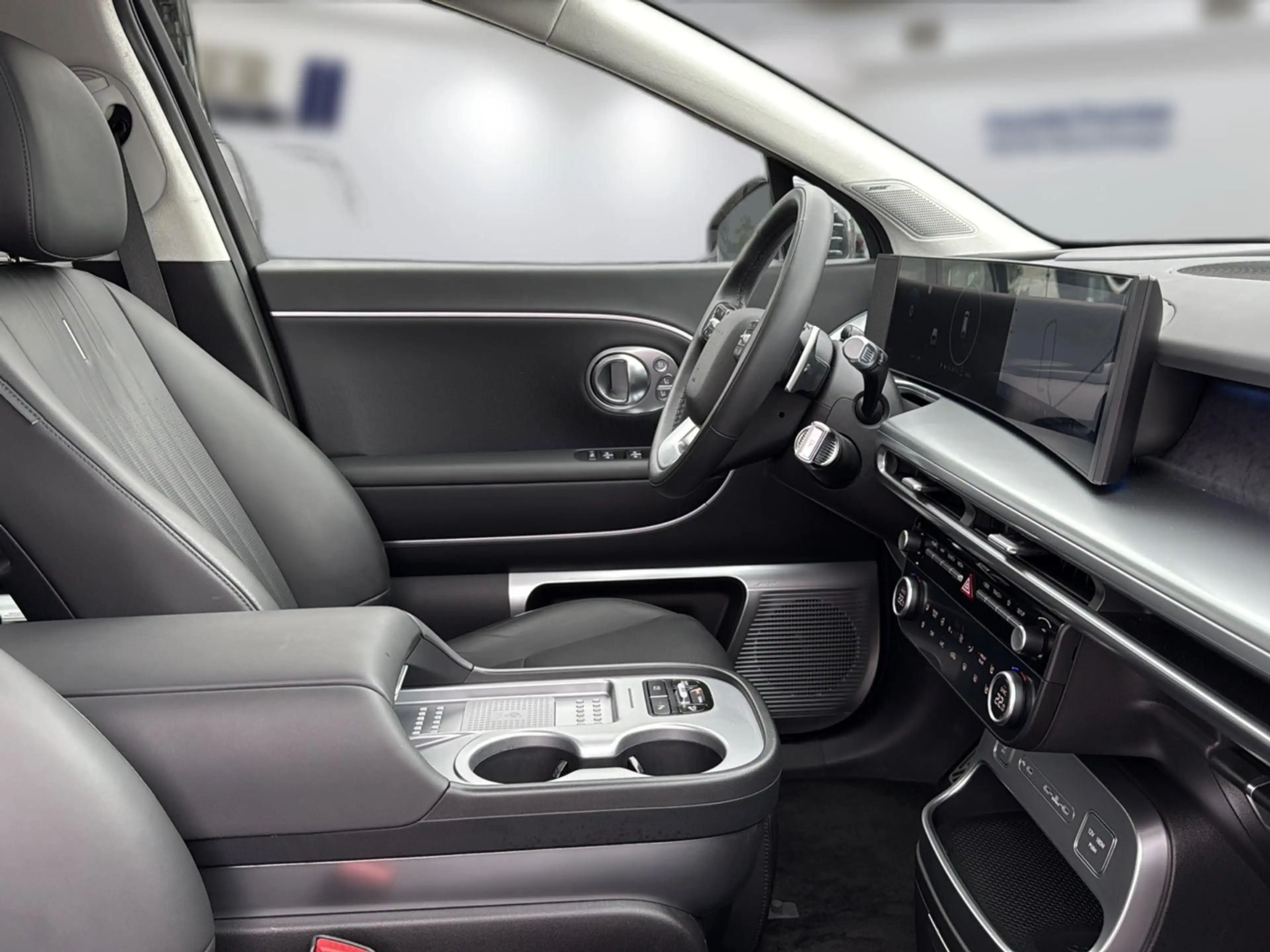Hyundai IONIQ 9 MY26 110 kWh 6-Sitzer 4WD UNIQ PANO Navi — photo 13