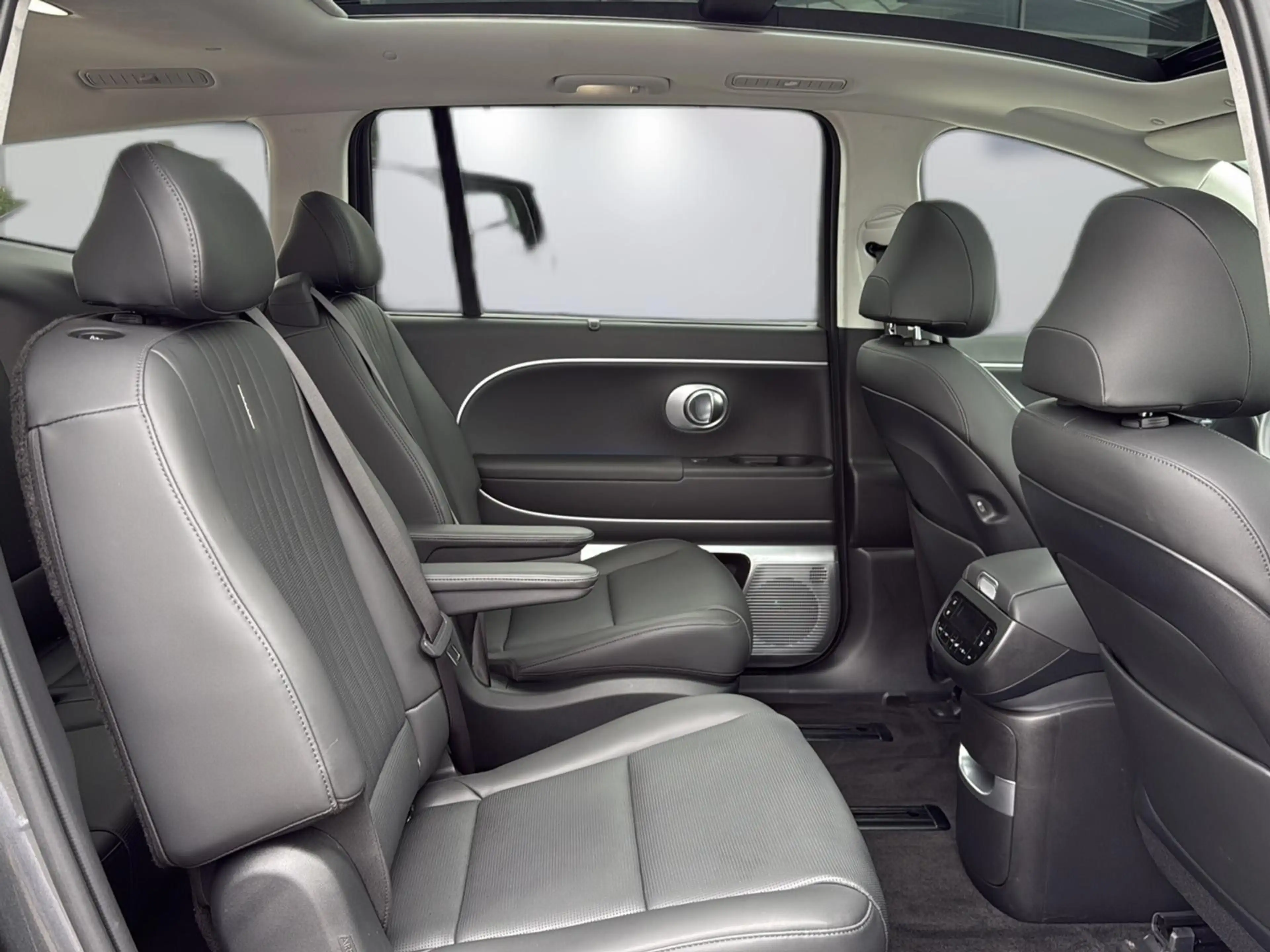 Hyundai IONIQ 9 MY26 110 kWh 6-Sitzer 4WD UNIQ PANO Navi — photo 12