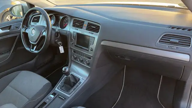 Volkswagen Golf view 10