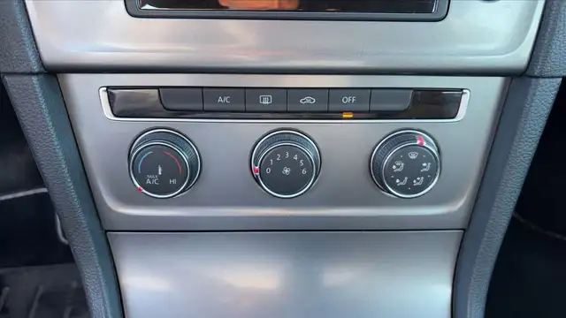 Volkswagen Golf view 13