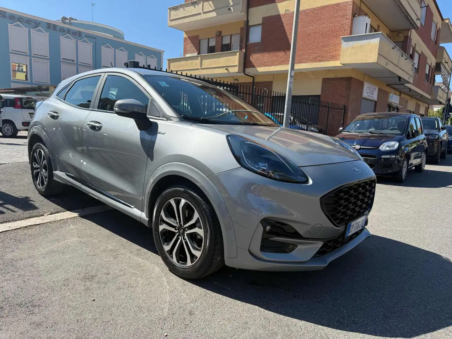 Ford Puma 1.0 EcoBoost Hybrid 125 CV S&S aut. ST-Line Design Gris - 1