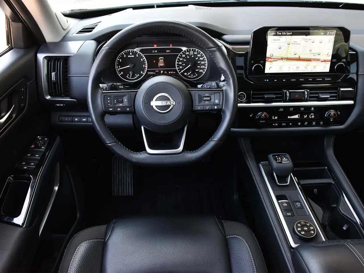 Nissan Pathfinder снимка Nissan Pathfinder