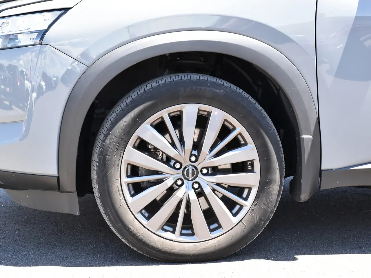 Nissan Pathfinder снимка Nissan Pathfinder