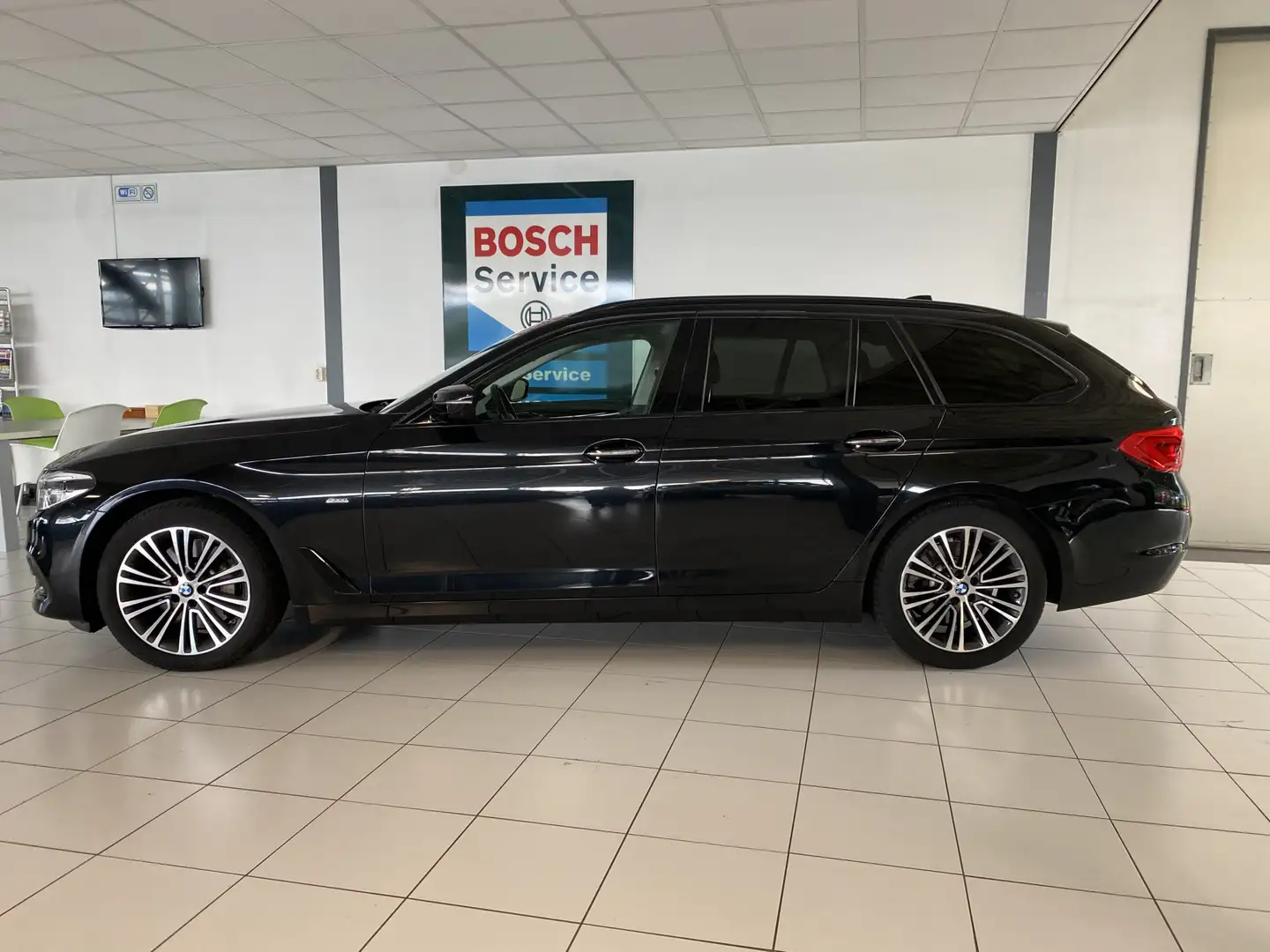 BMW 530 5-serie Touring 530i High Executive elec trekhaak Zwart - 2