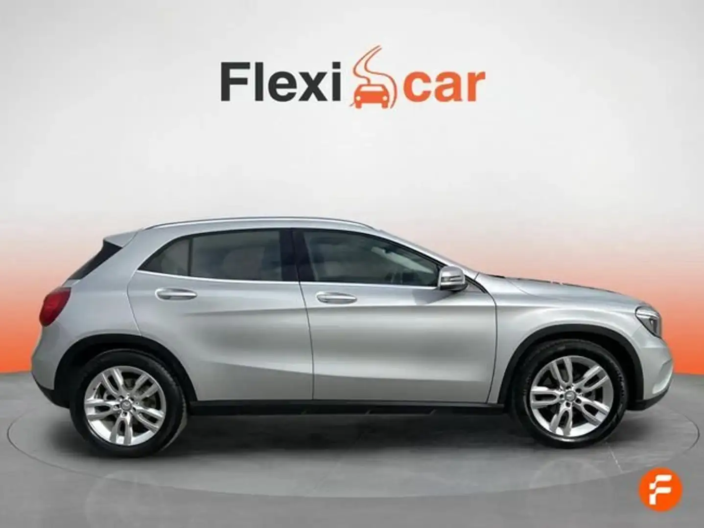 Mercedes-Benz GLA 180 Urban Gris - 2