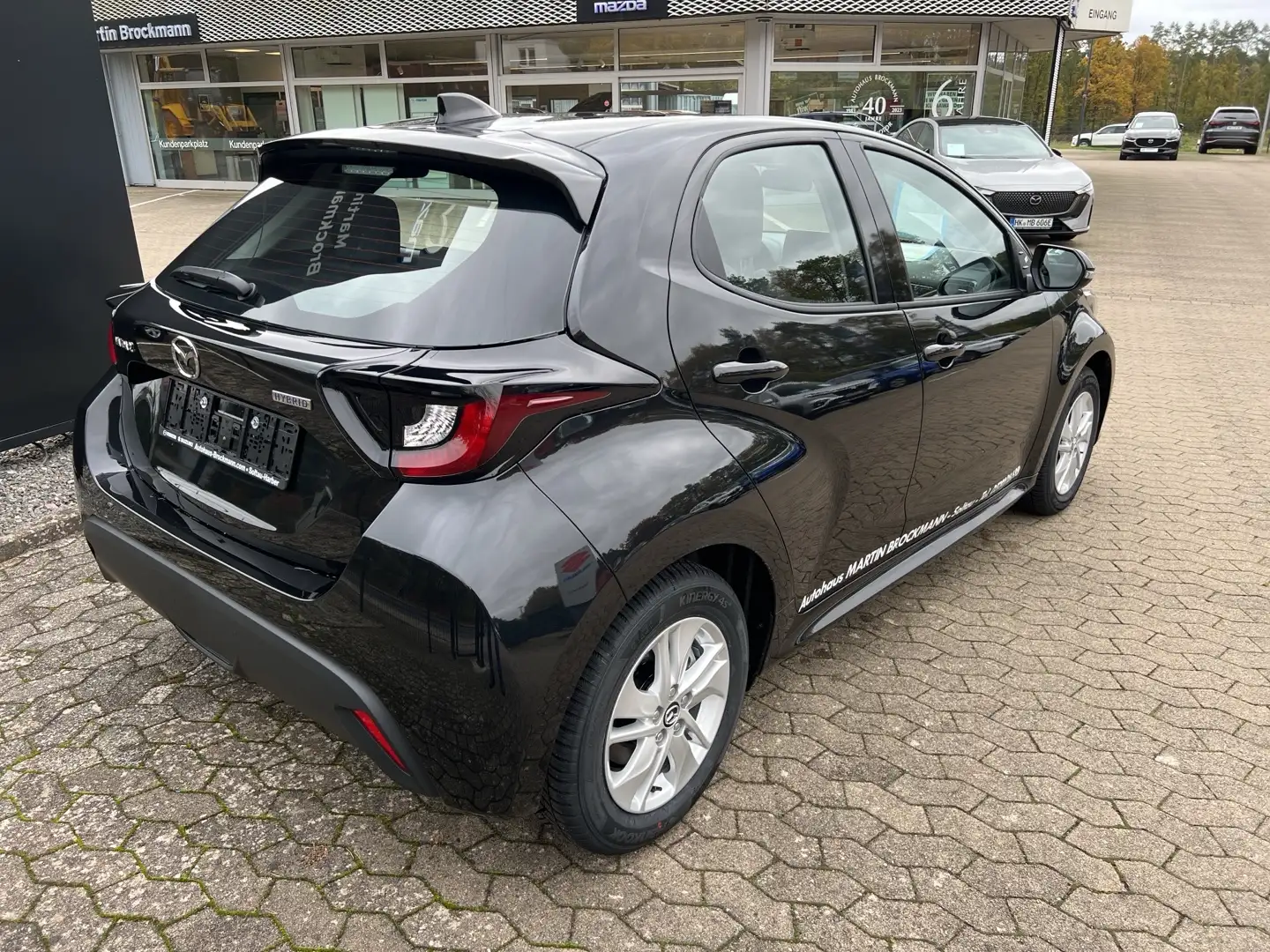 Mazda 2 Hybrid 1.5 Hybrid VVT-i 116 CVT Centre-Line Schwarz - 2