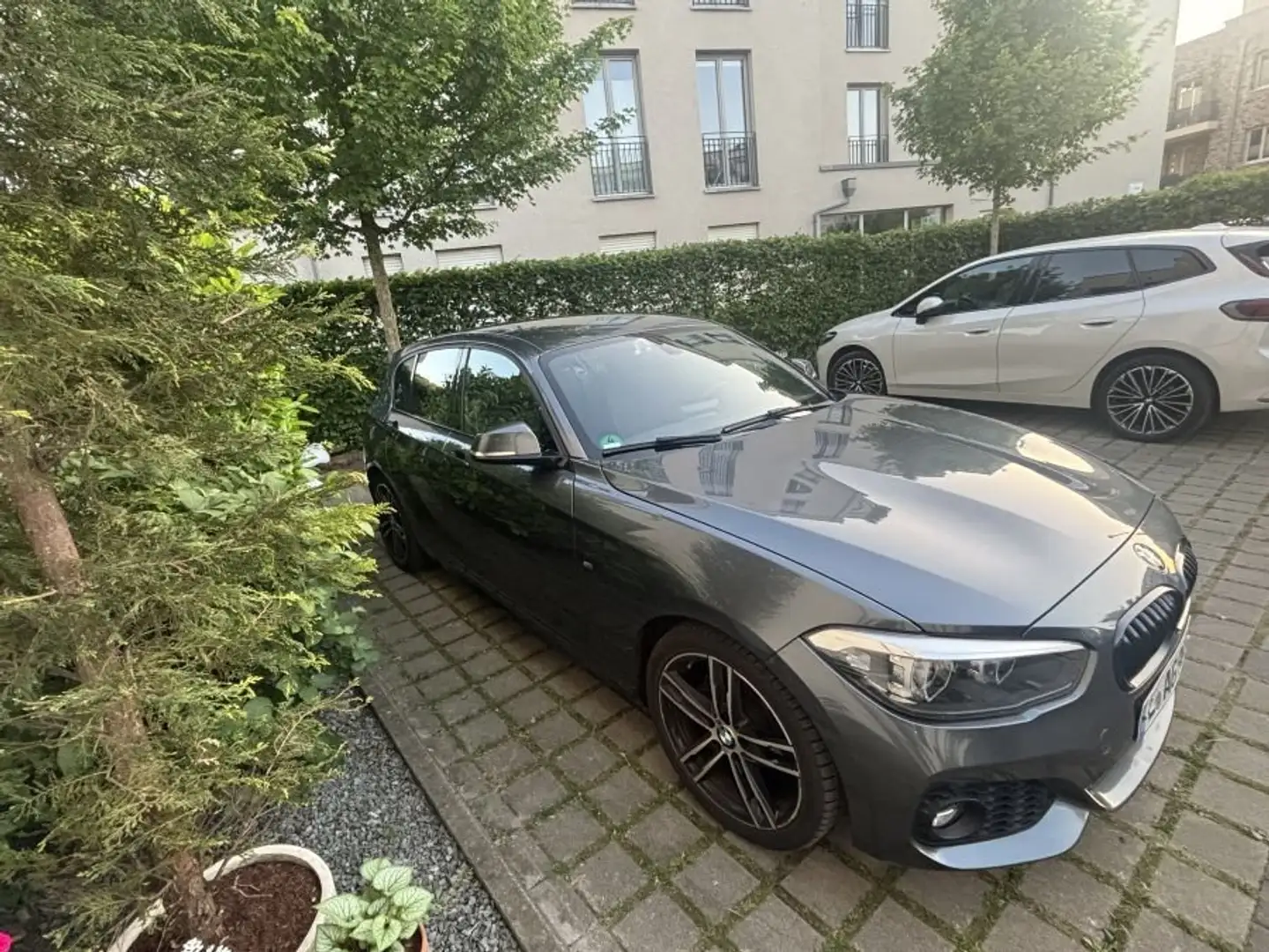 BMW 118 118i/Aut.Edition M Sport/NAVI/SHZ/LED/PDC Grau - 1