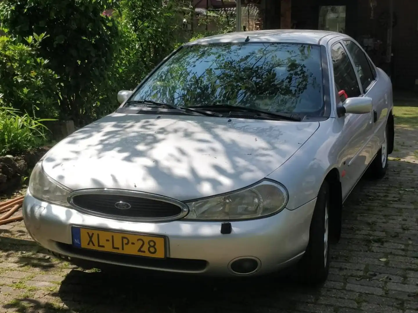 Ford Mondeo Mondeo 2.5-24V V6 Ghia Exec Plateado - 1