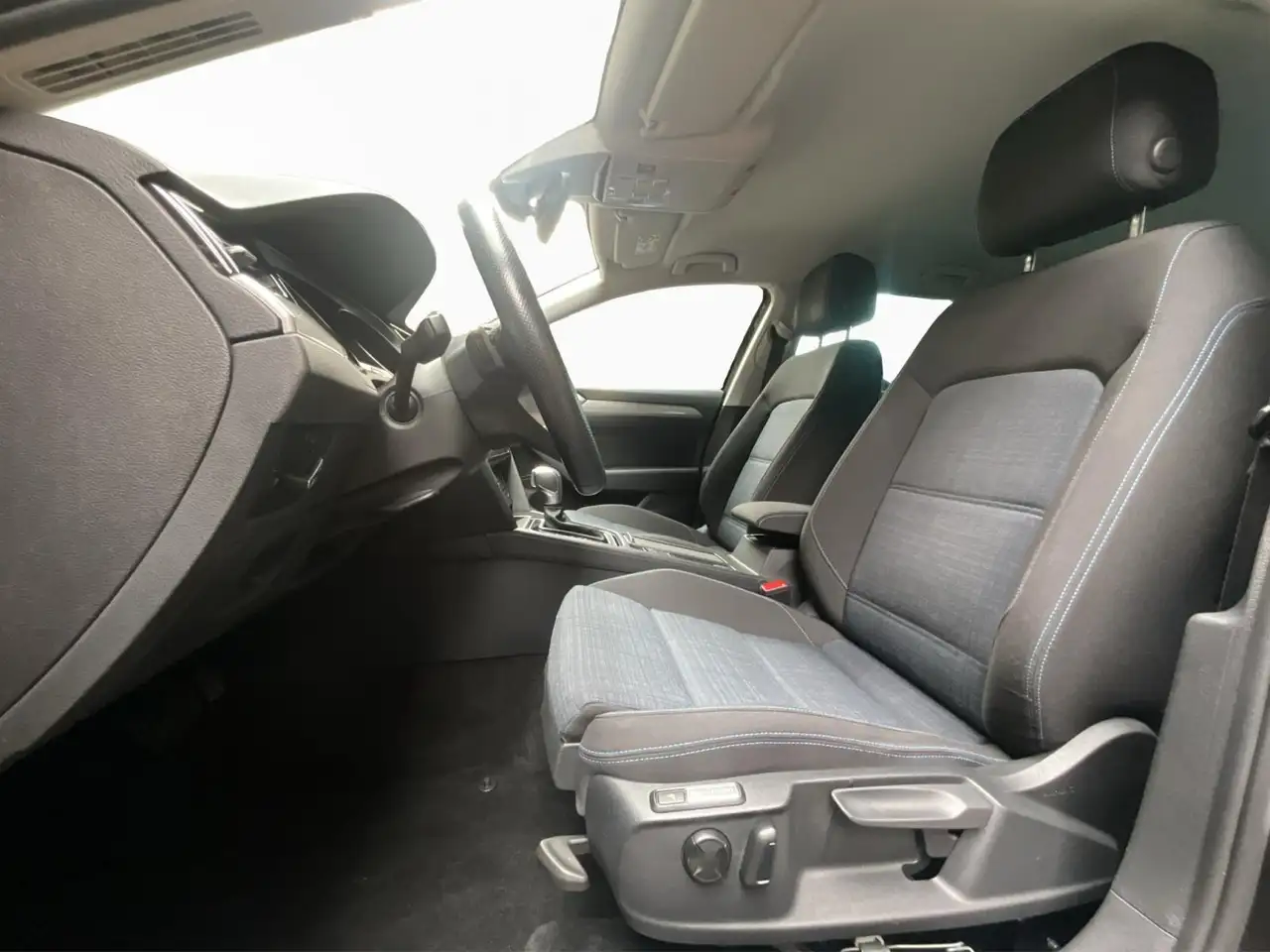 Volkswagen Passat GTE+Variant+DSG+PHEV+DCC+LM17+Travel-Assist+360°, миниатюра 9