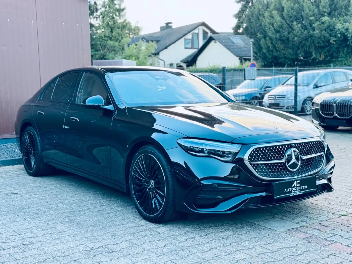 Mercedes-Benz E 200 AMG Line PremiumPlus NAPPA/SOFT CLOSE+MY24 Schwarz - 1