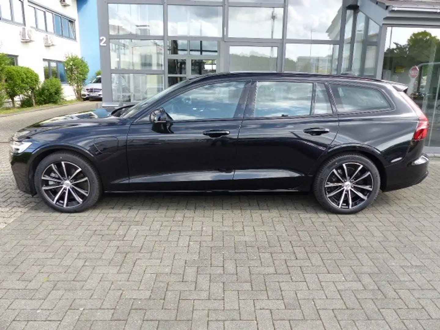 Volvo V60 Plus Dark Hybrid T6 AWD Aut.EU6d*LEDER*STHZ*CAM* Schwarz - 2