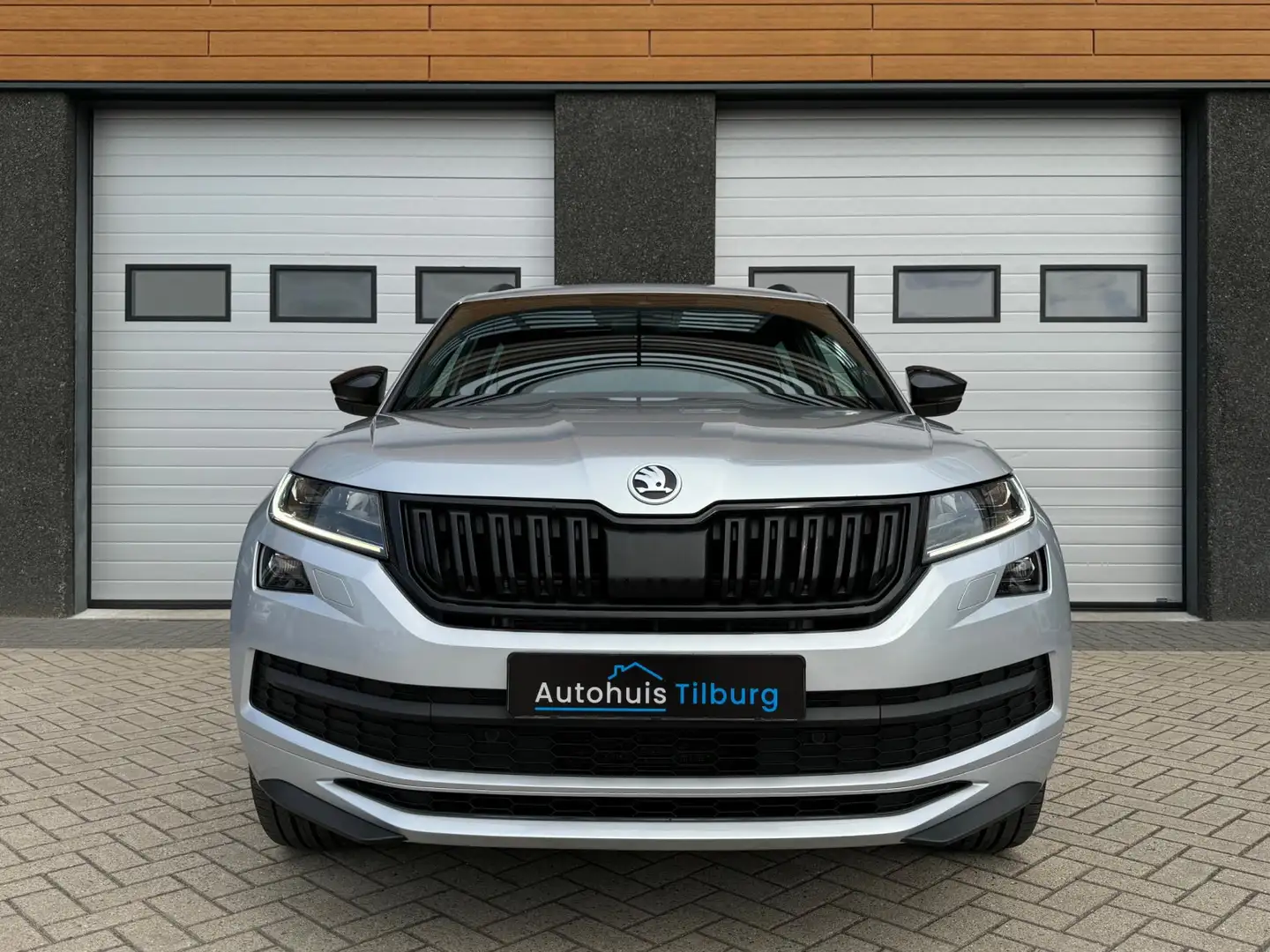 Skoda Kodiaq 2.0 TSI 4x4 Sportline Pano Trekhaak Vol Grigio - 2