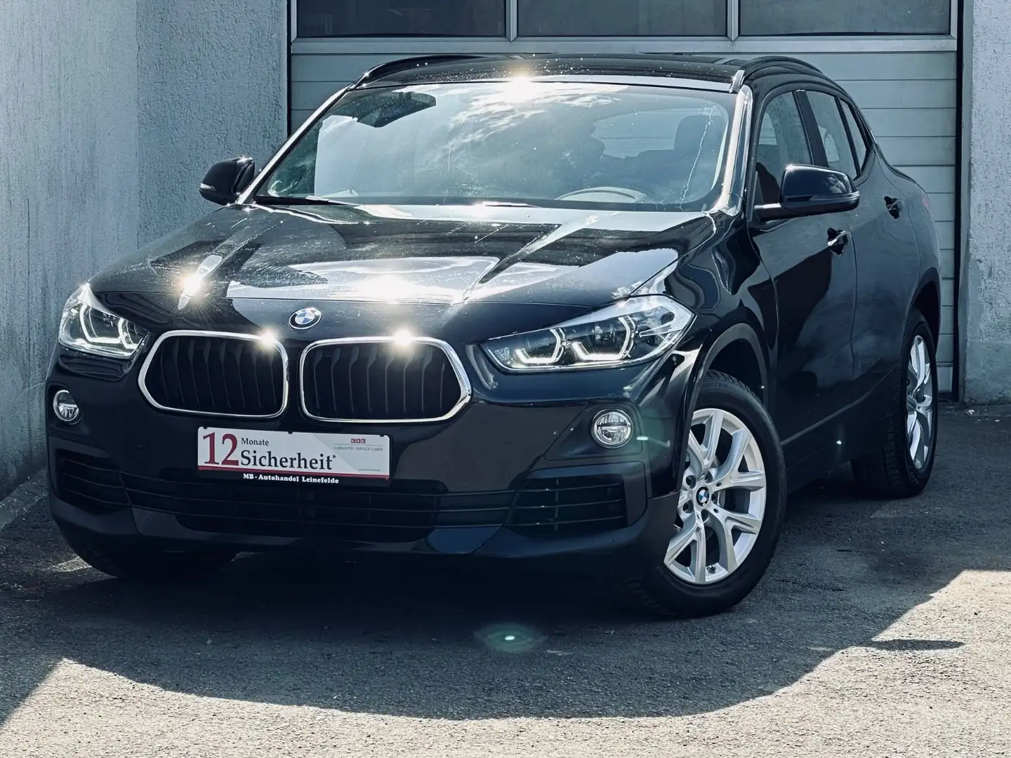BMW X2 sDrive 18i Autom.*LED*NAVI*SHZ*TEMOMAT*TÜVNEU Zwart - 1