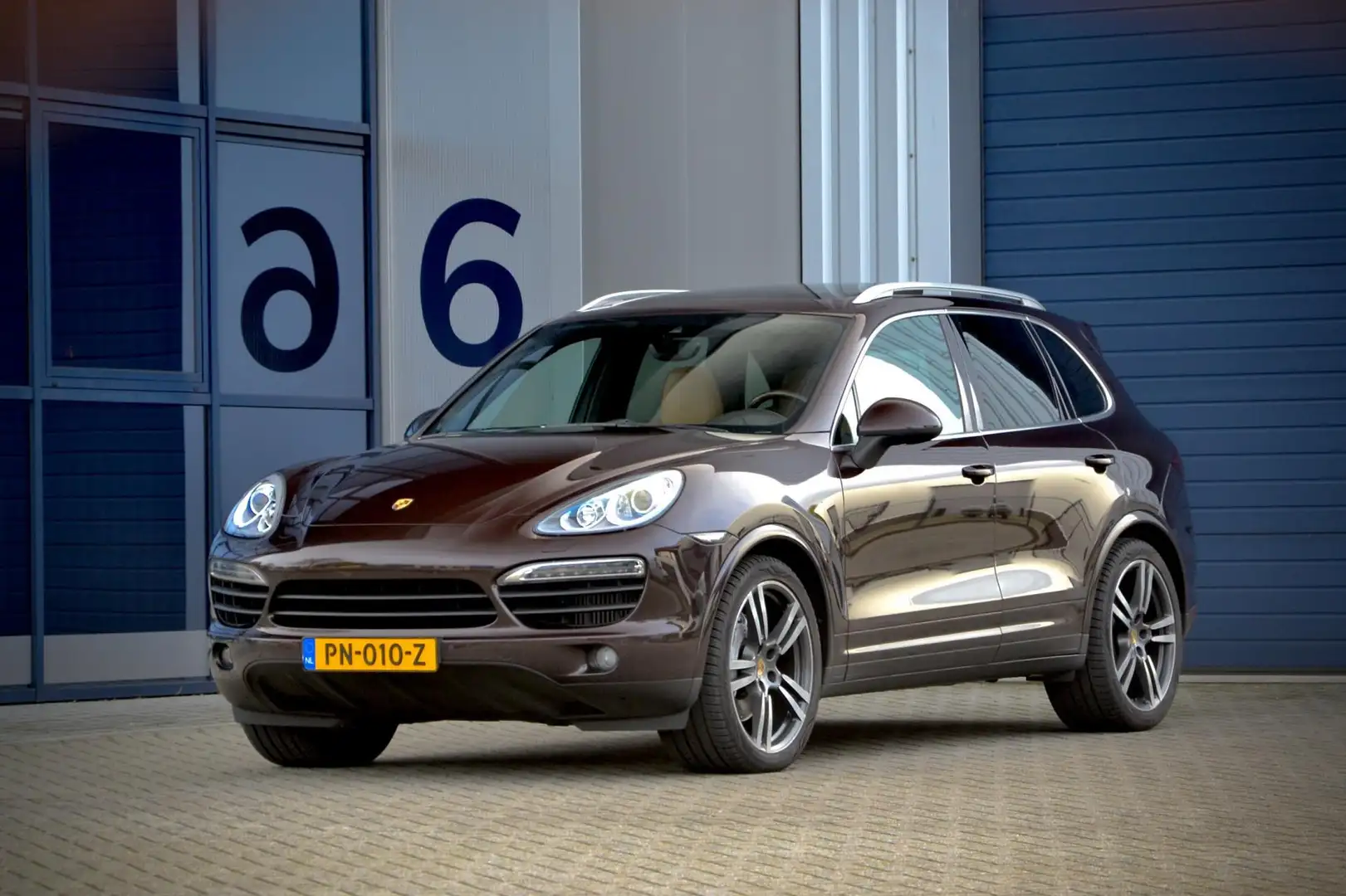 Porsche Cayenne 4.2 V8 D S / Pano / Luchtvering / Comf. Stoelen / Bruin - 1