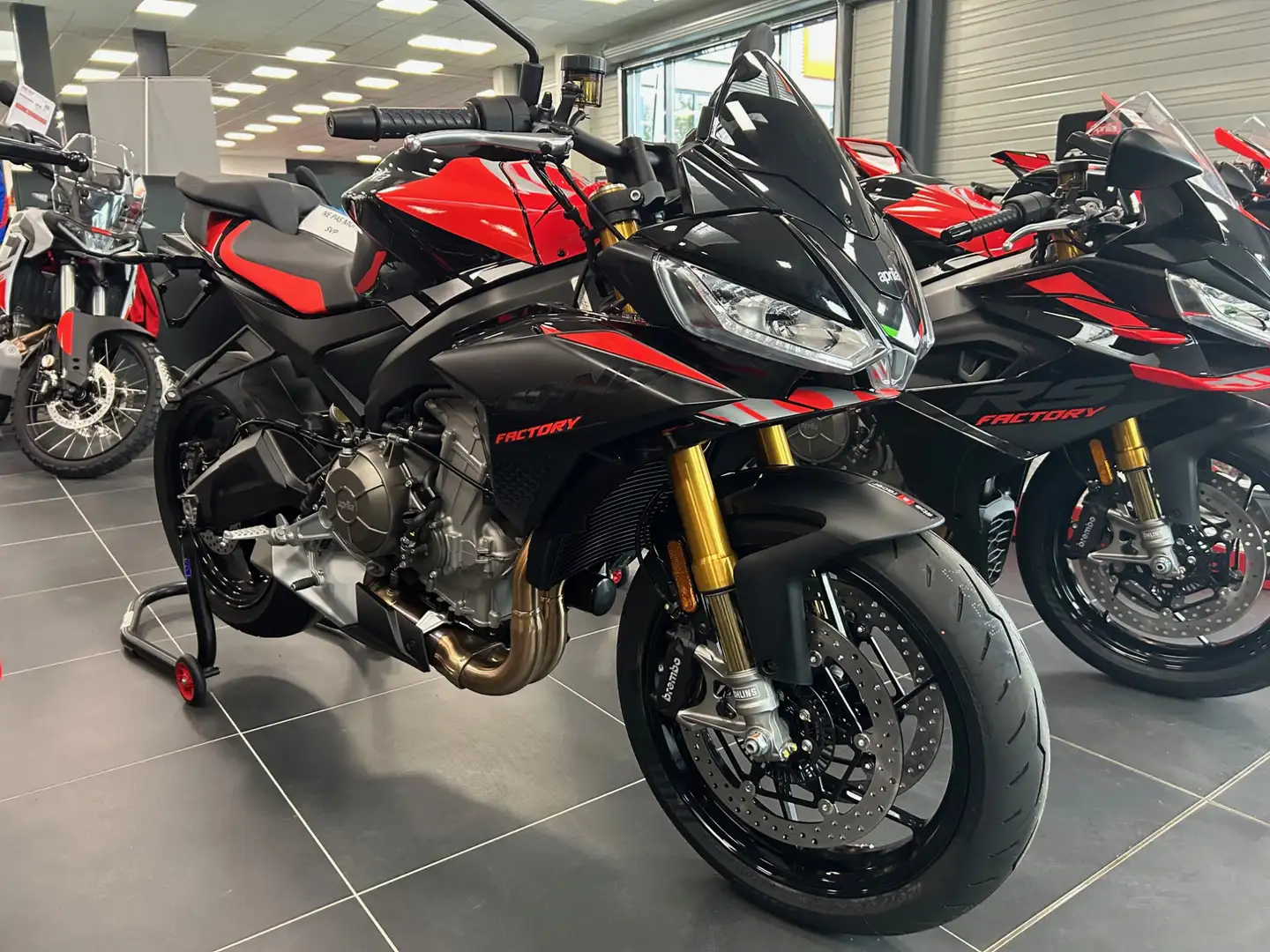 Aprilia Tuono - 1