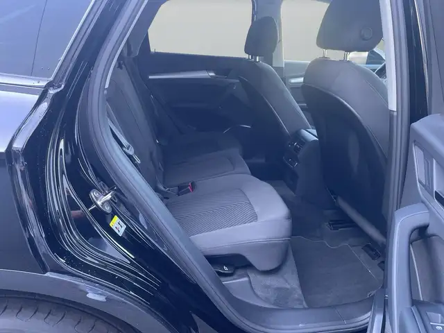Audi Q5 view 12